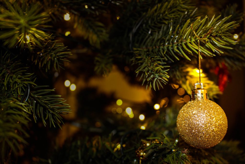 Decking the Halls: How to Choose the Ideal Flocked Artificial Christmas Tree For Your Family